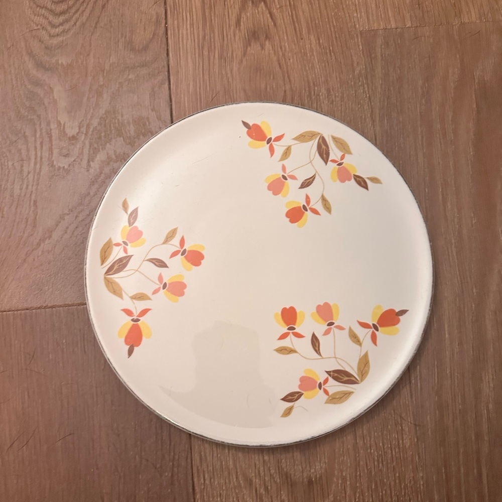 Elegant Cream and Yellow Dining Serveware
